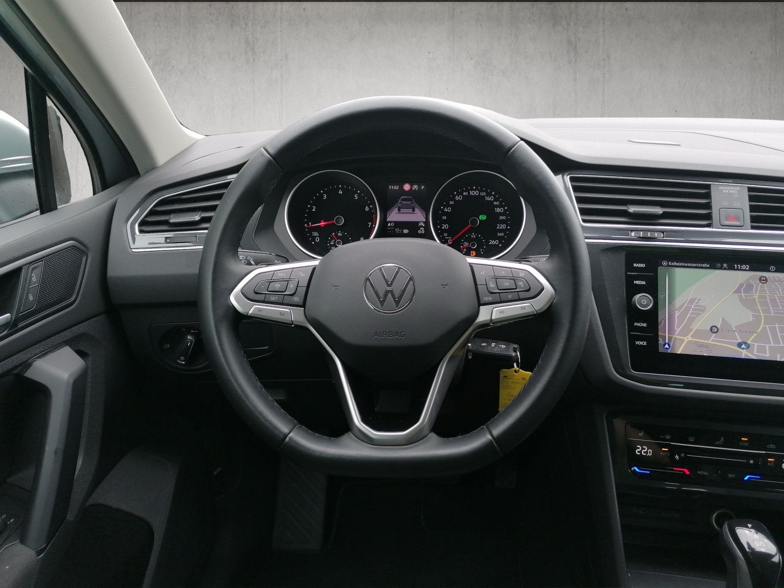 Fahrzeugabbildung Volkswagen Tiguan 1.5 TSI Life DSG CARGO PLUS AHK NAVI KAM
