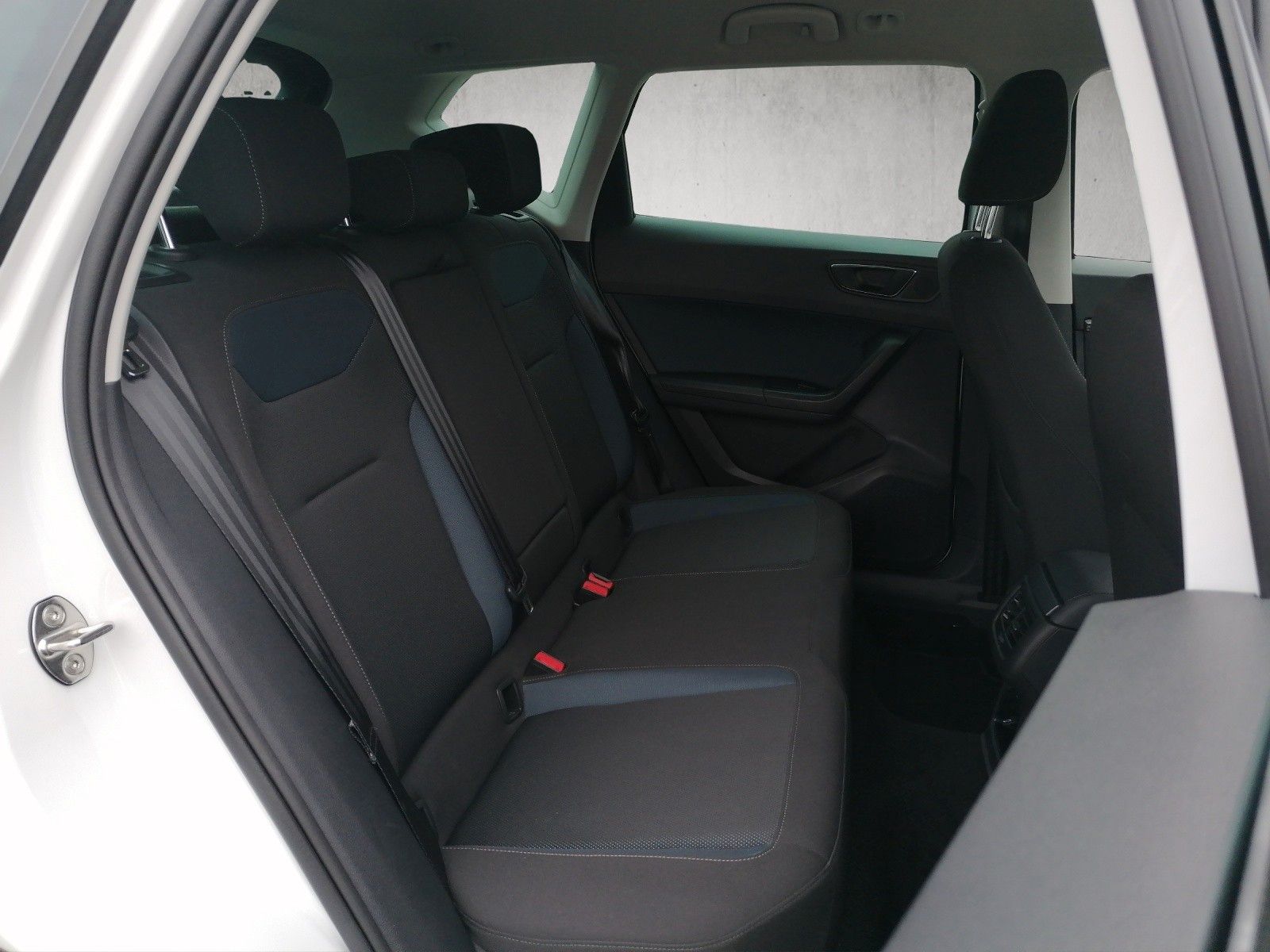 Fahrzeugabbildung SEAT Ateca 1.5 TSI Style DSG AHK FAP5 el.HK VC