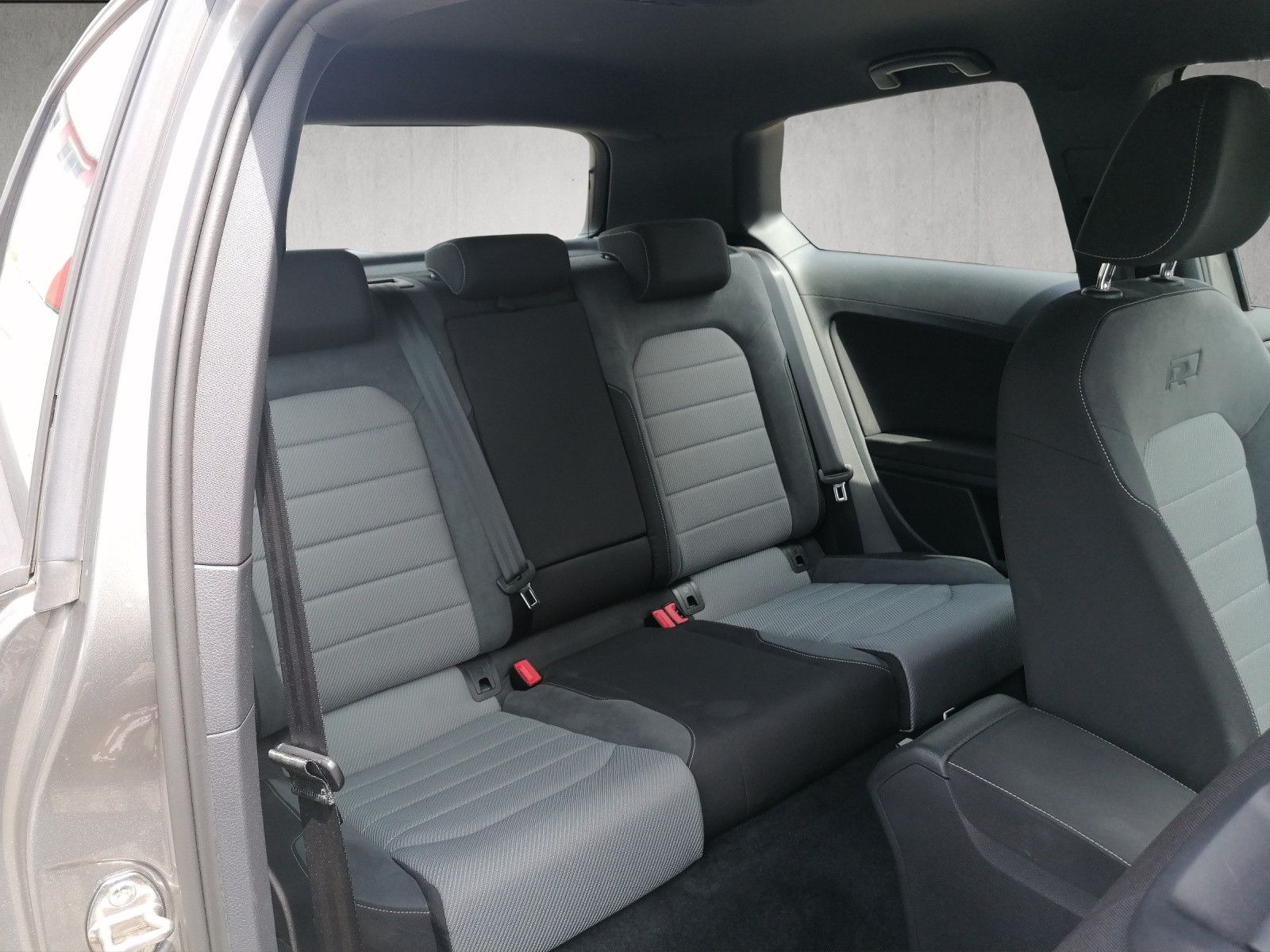 Fahrzeugabbildung Volkswagen Golf VII 1.4 TSI Highline R-Line KAM ACC BI XENO