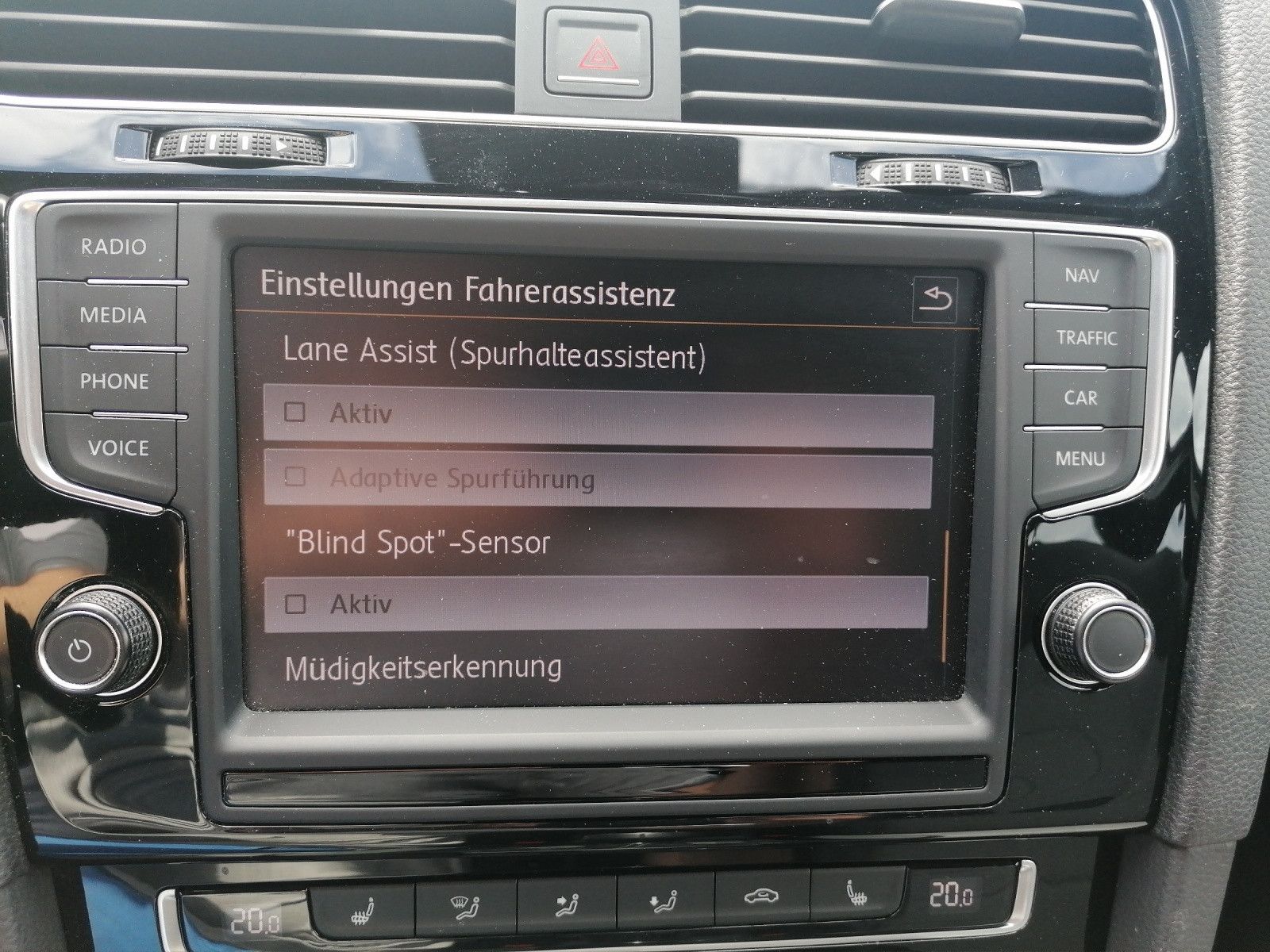 Fahrzeugabbildung Volkswagen Golf VII 1.4 TSI Highline R-Line KAM ACC BI XENO