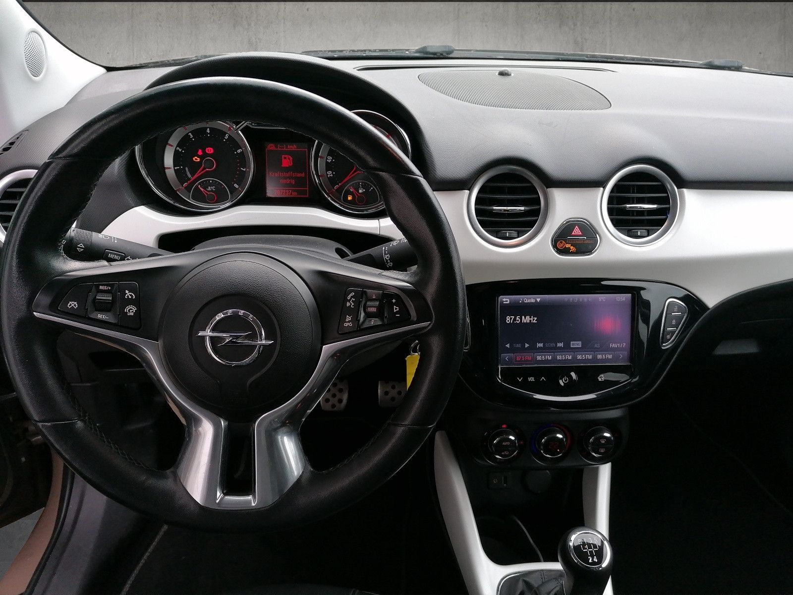 Fahrzeugabbildung Opel Adam Slam 1.4 TÜV Lenkradheizung SHZ  05/2026