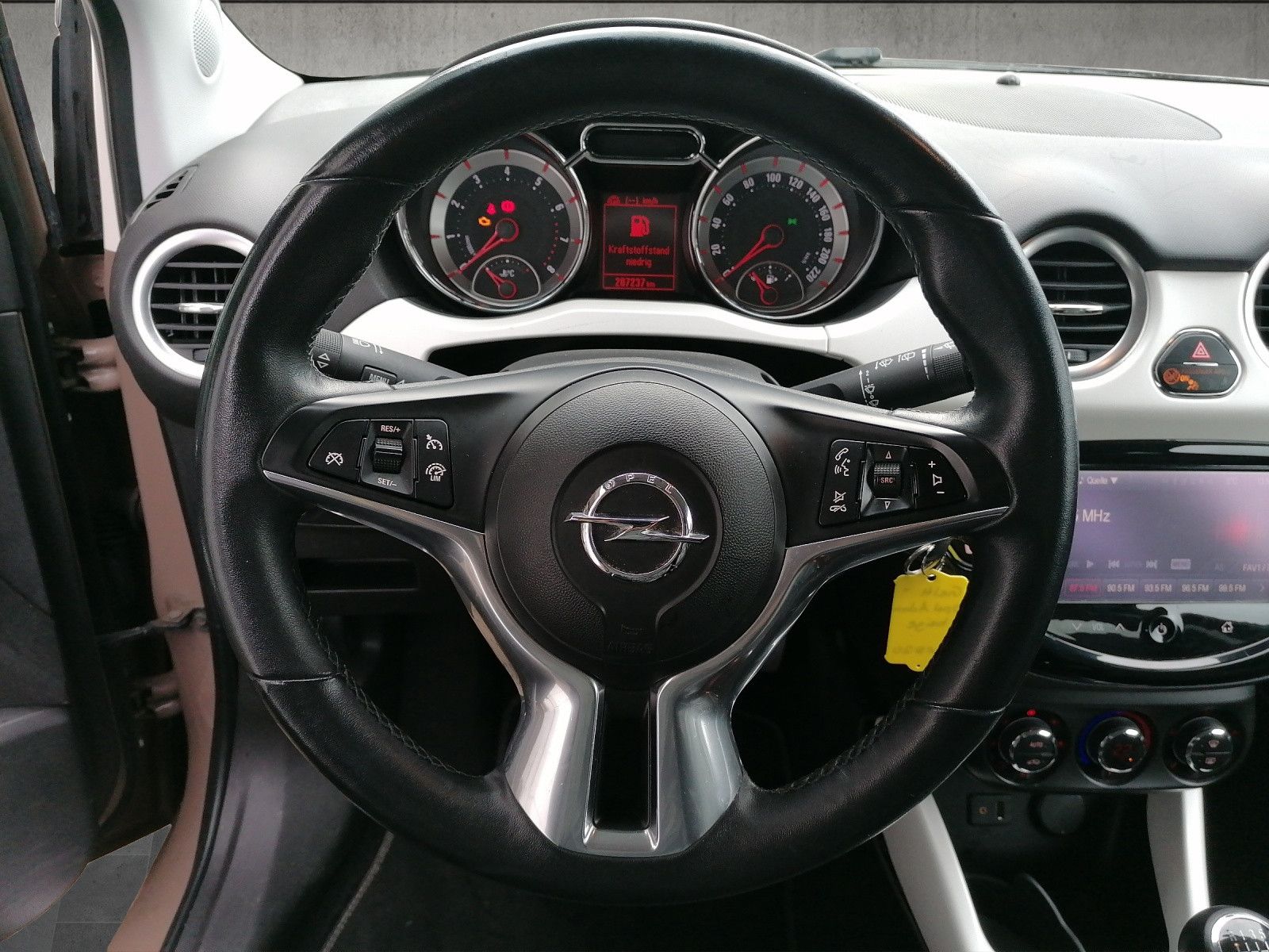 Fahrzeugabbildung Opel Adam Slam 1.4 TÜV Lenkradheizung SHZ  05/2026