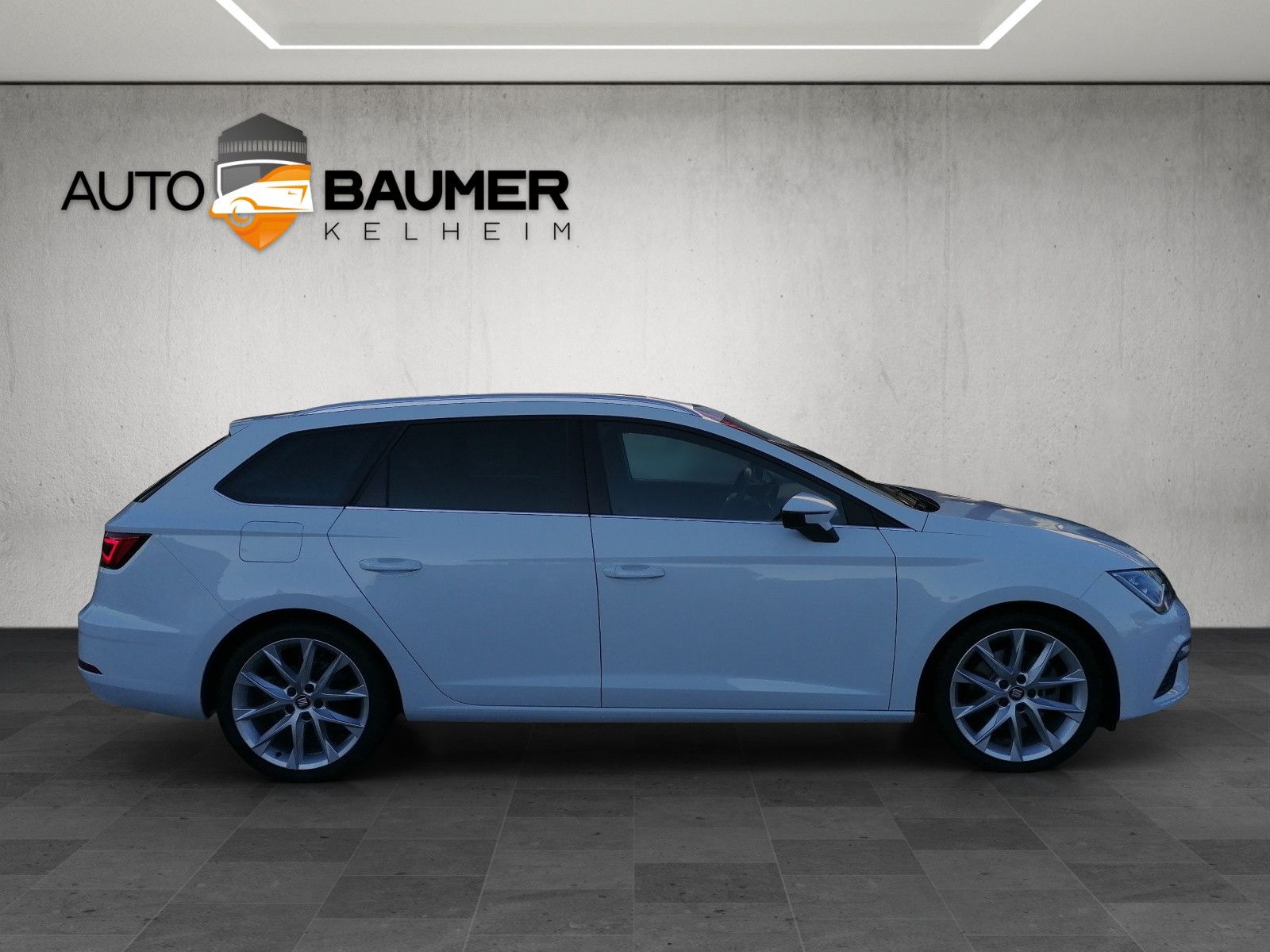 Fahrzeugabbildung SEAT Leon ST 1.5 TSI FR DSG Black Matt Edition