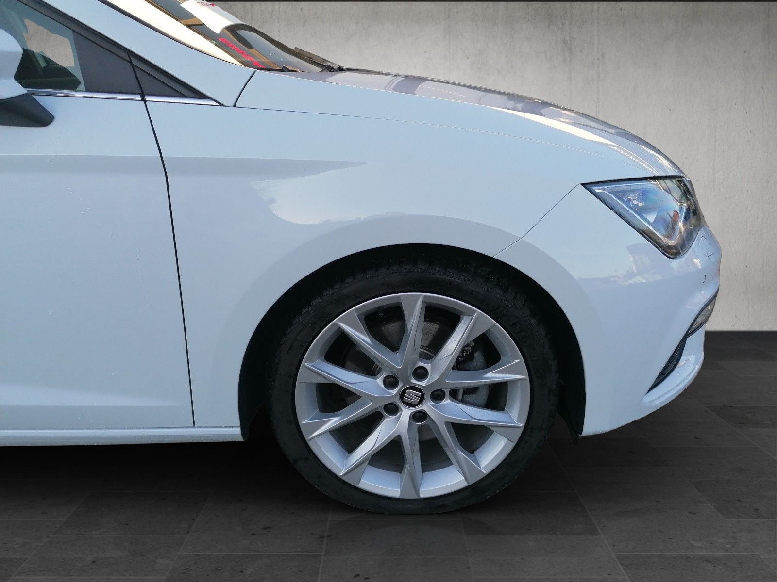 Fahrzeugabbildung SEAT Leon ST 1.5 TSI FR DSG Black Matt Edition