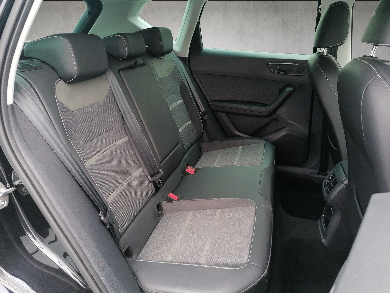 Fahrzeugabbildung SEAT Ateca 1.5 TSI Xperience DSG AHK FAP XL elHK