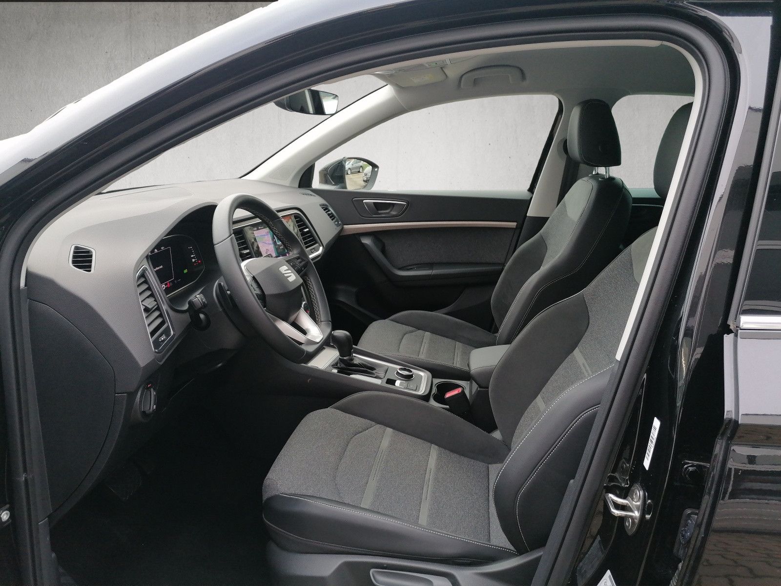 Fahrzeugabbildung SEAT Ateca 1.5 TSI Xperience DSG AHK FAP XL elHK