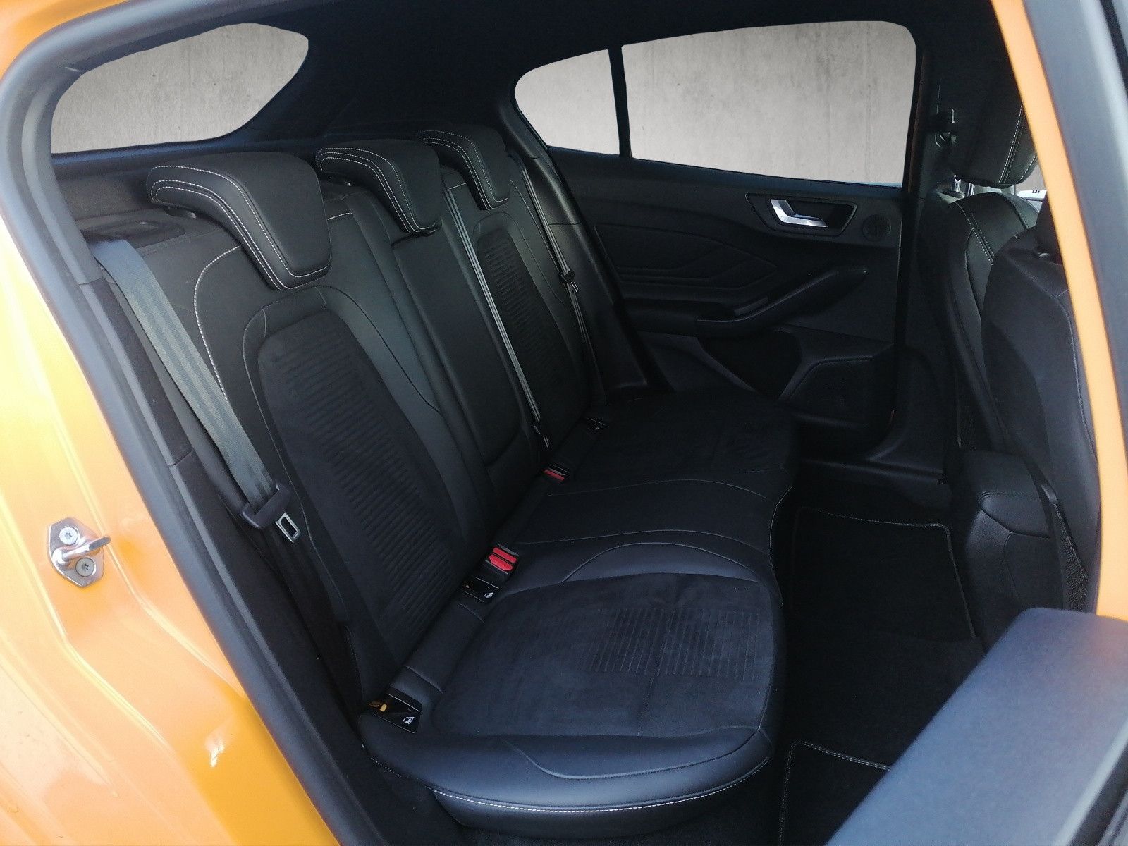 Fahrzeugabbildung Ford Focus 2.3 ST Performance B&O Recaro ACC